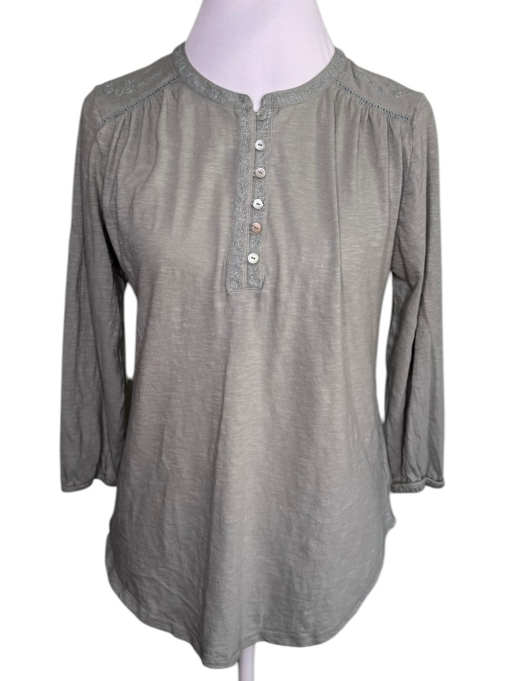 Lucky Brand Olive Green Embroidered Henley Top EUC Medium Boho Peasant Blouse